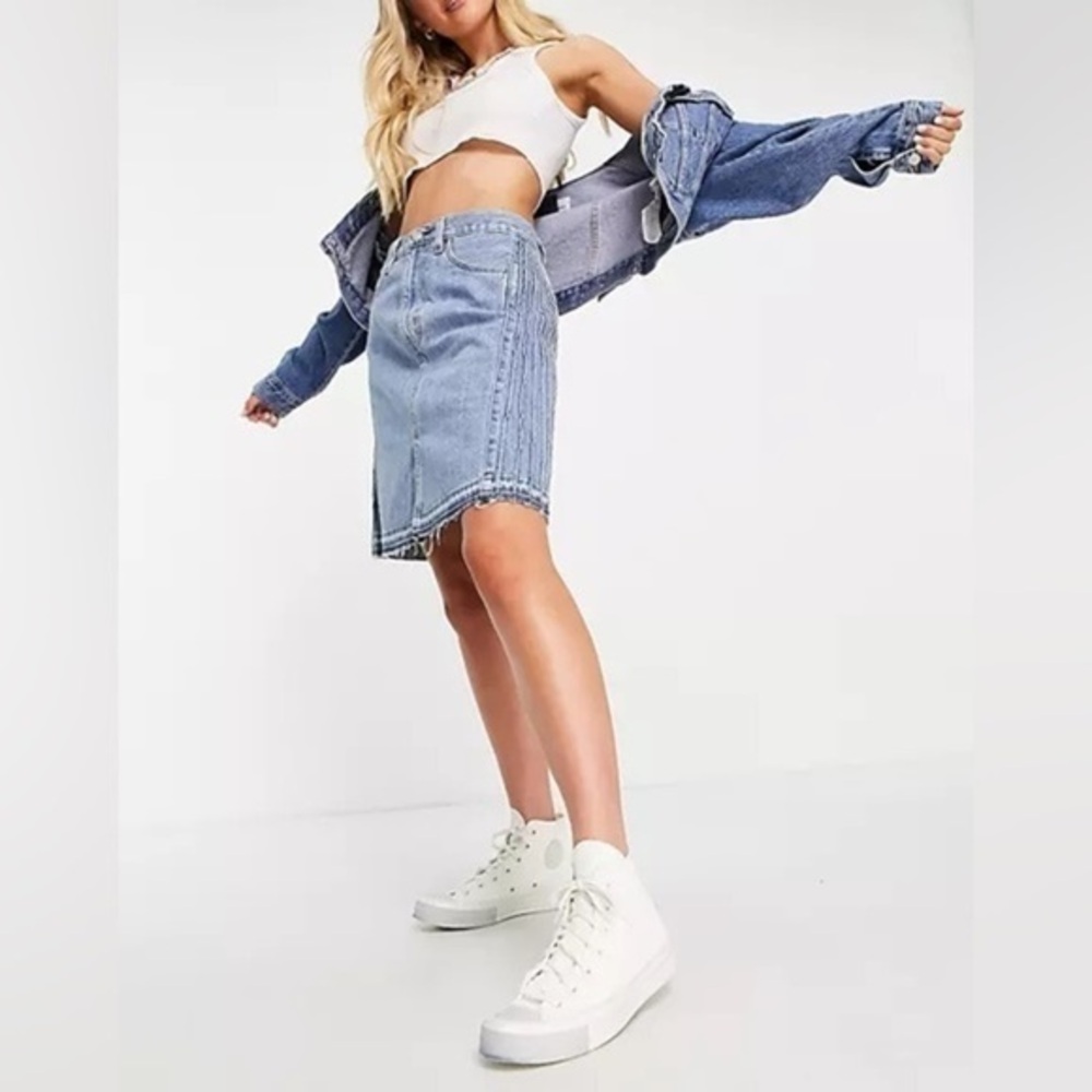 NWT LEVI'S PRIDE SKIRT Denim Front Slit Knee Length Y2K Vibes Women's Size Large